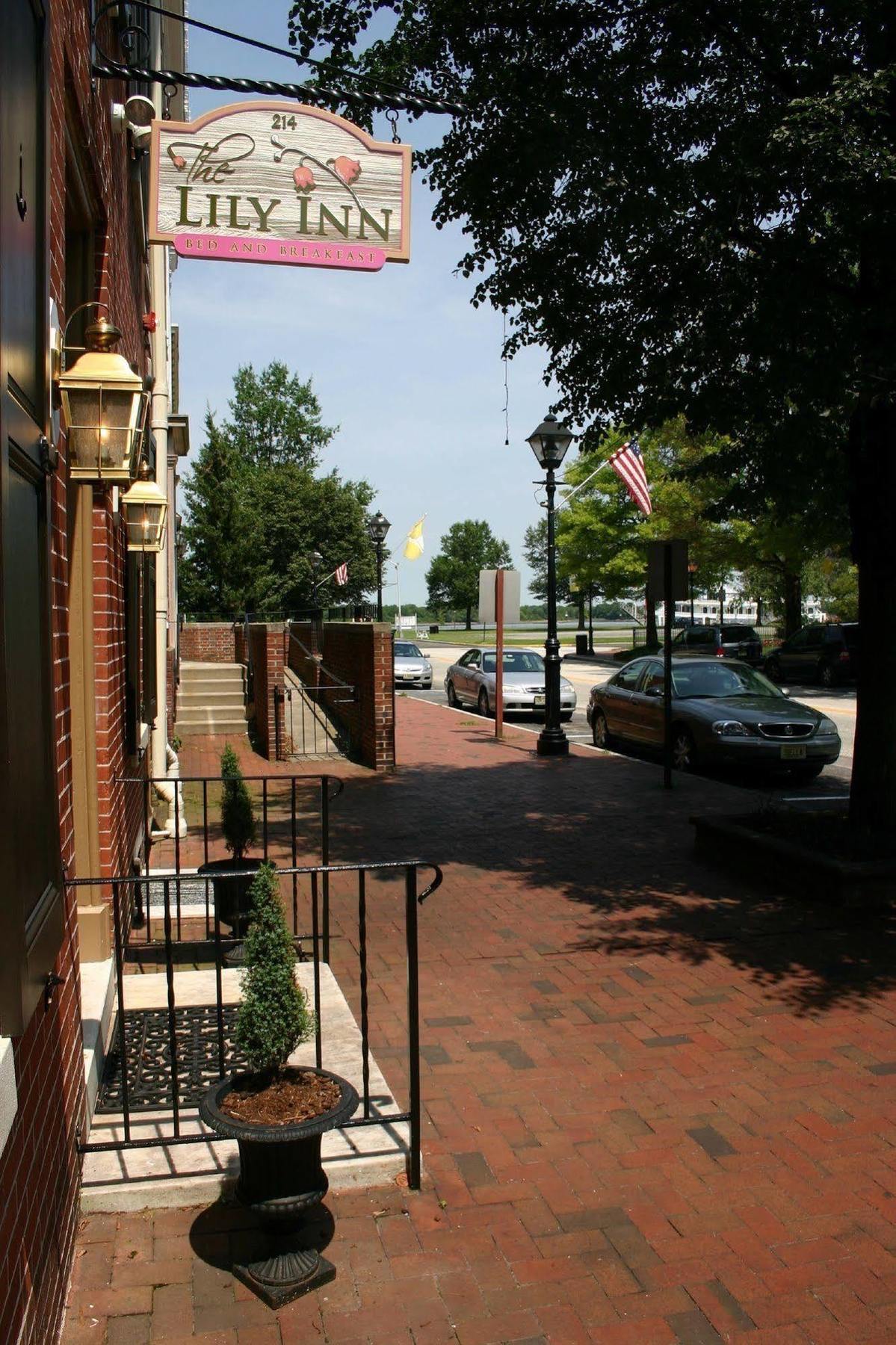 The Lily Inn - Burlington Exterior photo